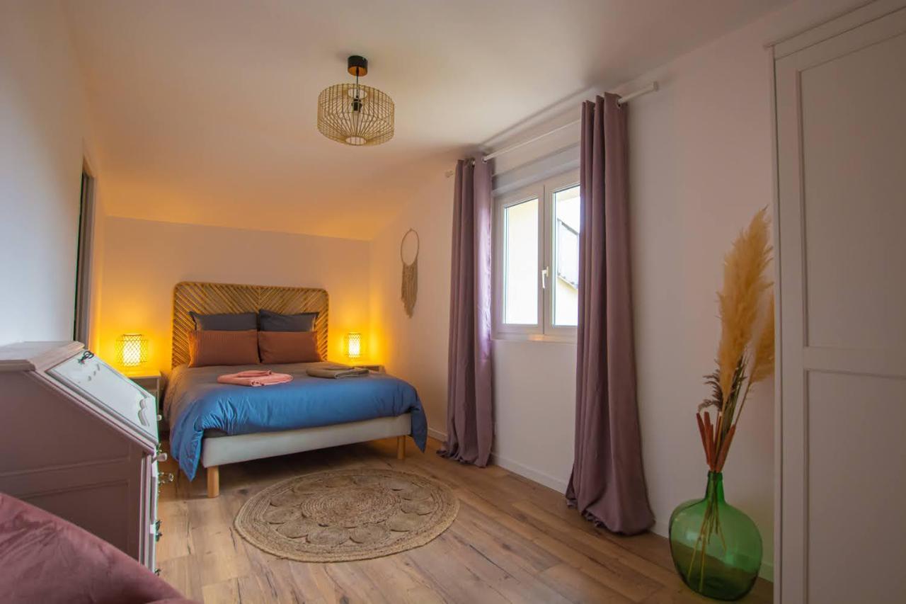 Emilie une nuit - 3 chambres au 2e étage - maison avec chats Vandieres  Extérieur photo