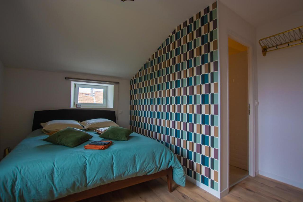 Emilie une nuit - 3 chambres au 2e étage - maison avec chats Vandieres  Extérieur photo