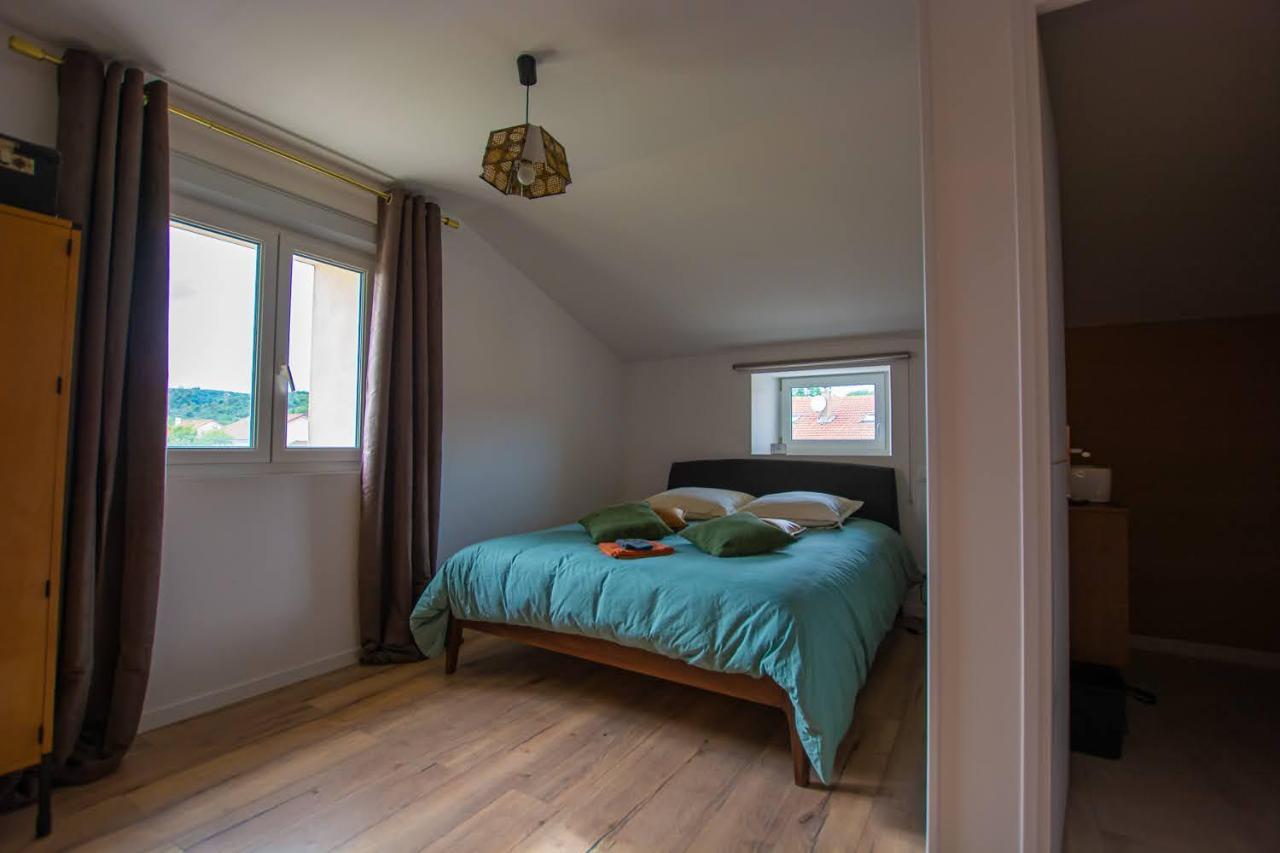 Emilie une nuit - 3 chambres au 2e étage - maison avec chats Vandieres  Extérieur photo