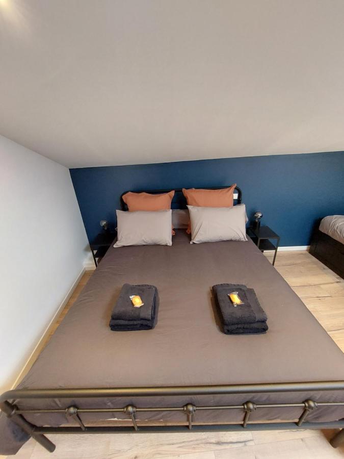 Emilie une nuit - 3 chambres au 2e étage - maison avec chats Vandieres  Extérieur photo